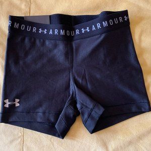 Under Armour mid rise shorty workout shorts